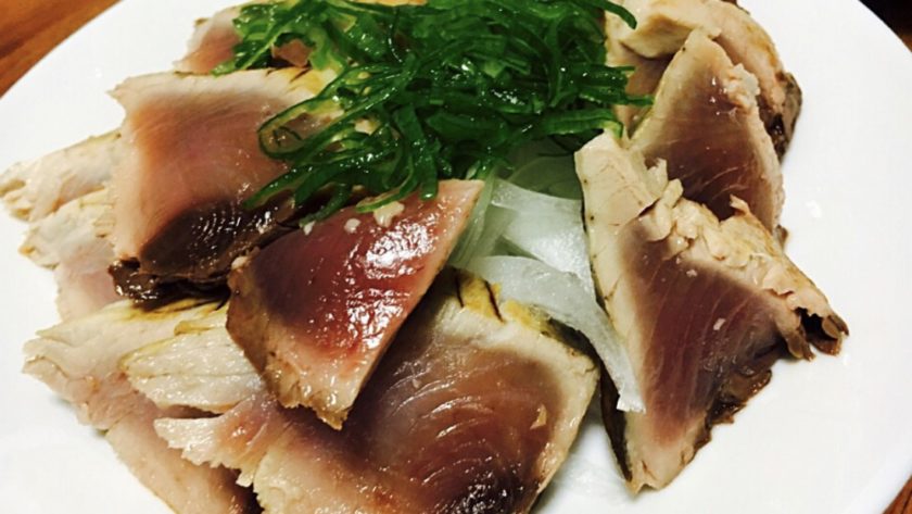Surface grilled Bonito (skipjack tuna) and perilla leaves on top.